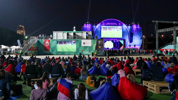 Фан-зона Евро-2020 в Москве. Фото Дарья Исаева, «СЭ» / Canon EOS-1D X Mark II Фан-зона Евро-2020 в Москве. Фото Дарья Исаева, «СЭ» / Canon EOS-1D X Mark II