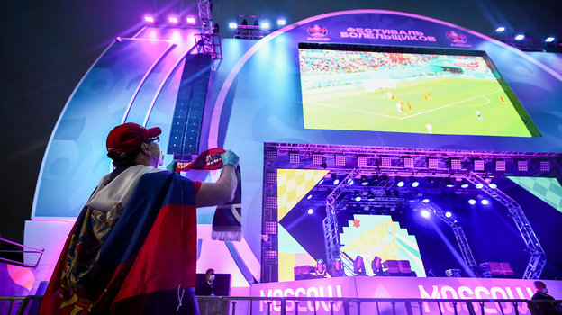 Фан-зона Евро-2020 в Москве. Фото Дарья Исаева, «СЭ» / Canon EOS-1D X Mark II Фан-зона Евро-2020 в Москве. Фото Дарья Исаева, «СЭ» / Canon EOS-1D X Mark II