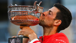 Джокович обыграл русского грека Циципаса в финале «Ролан Гаррос», уступая 0-2