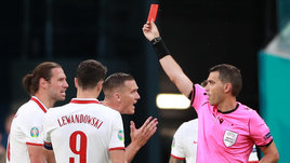 Поляки — лузеры финальных турниров. Против Словакии их сломало удаление Крыховяка