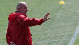 «В раздевалку девушку не пустим». Черчесов и Джикия — о Бузовой и финнах