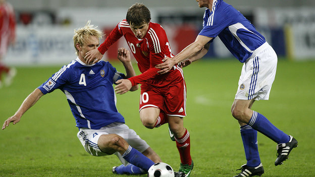 Проход Андрея Аршавина в матче Россия - Финляндия (3:0) 15 октября 2008 года в Москве. Фото Алексей Иванов, - Проход Андрея Аршавина в матче Россия - Финляндия (3:0) 15 октября 2008 года в Москве. Фото Алексей Иванов, -