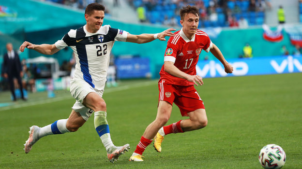 16 июня. Санкт-Петербург. Финляндия — Россия — 0:1. Юкка Райтала и Александр Головин. Фото Александр Федоров, «СЭ» / Canon EOS-1D X Mark II 16 июня. Санкт-Петербург. Финляндия — Россия — 0:1. Юкка Райтала и Александр Головин. Фото Александр Федоров, «СЭ» / Canon EOS-1D X Mark II