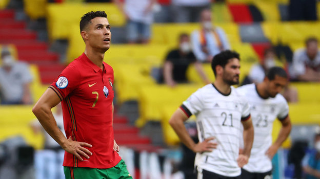 19 июня. Португалия — Германия — 2:4. Криштиану Роналду после матча. Фото Reuters 19 июня. Португалия — Германия — 2:4. Криштиану Роналду после матча. Фото Reuters