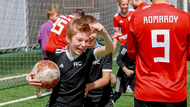 140 детей против восьмерых взрослых. Фото Павел Важнов 140 детей против восьмерых взрослых. Фото Павел Важнов