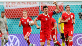 Левандовски велик, но Швеция отправила Польшу домой. И спасла Украину