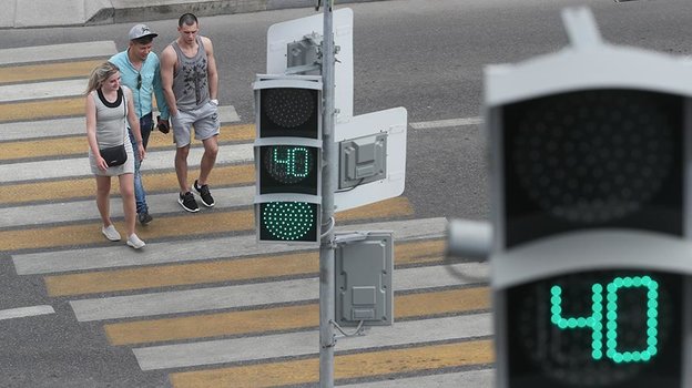 Пешеходный переход и светофор. Фото ИЗВЕСТИЯ/Александр Казаков Пешеходный переход и светофор. Фото ИЗВЕСТИЯ/Александр Казаков
