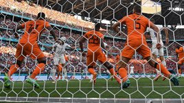 Чехия выбила Нидерланды с Евро. Карасев удалил де Лигта, а Промес уже не спас