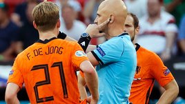 Не день Карасева. Российский арбитр перенервничал и лишил себя полуфинала