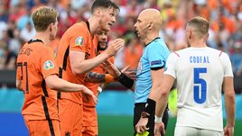 «УЕФА и Карасев — мафия!» Болельщики негодовали от решений российского судьи