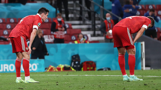 Футболисты сборной России после вылета с Евро. Фото Александр Федоров, «СЭ» / Canon EOS-1D X Mark II Футболисты сборной России после вылета с Евро. Фото Александр Федоров, «СЭ» / Canon EOS-1D X Mark II