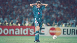 25 лет назад Саутгейт сделал Англию несчастной. Его утешал даже премьер-министр