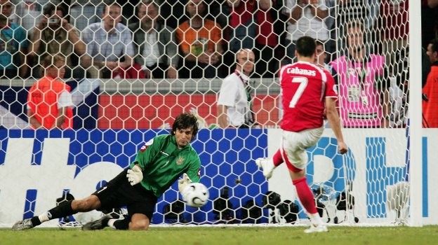 26 июня 2006 года. Кельн. Швейцария - Украина - 0:0 (0:3 пен.). Александр Шовковский отражает пенальти. Фото Getty Images 26 июня 2006 года. Кельн. Швейцария - Украина - 0:0 (0:3 пен.). Александр Шовковский отражает пенальти. Фото Getty Images