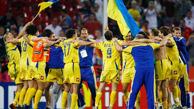26 июня 2006 года. Кельн. Швейцария - Украина - 0:0 (0:3 пен.). Радость украинских футболистов. Фото Getty Images 26 июня 2006 года. Кельн. Швейцария - Украина - 0:0 (0:3 пен.). Радость украинских футболистов. Фото Getty Images