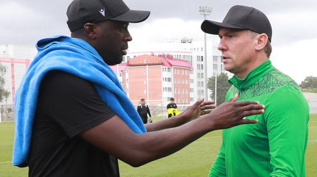 29 июня. Новогорск. Яя Туре и главный тренер «Ахмата» Андрей Талалаев. Фото Федор Успенский, «СЭ» / Canon EOS-1D X Mark II 29 июня. Новогорск. Яя Туре и главный тренер «Ахмата» Андрей Талалаев. Фото Федор Успенский, «СЭ» / Canon EOS-1D X Mark II