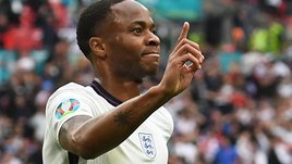 В «Манчестер Сити» Стерлинг превратился в резервиста, а сейчас ведет Англию к победе на Евро