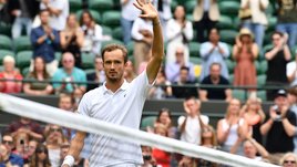 Медведев легко вышел в третий круг Уимблдона. Но россиянкам фатально не везет