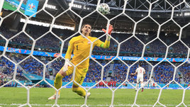 Швейцария едва не сотворила еще одну суперсенсацию. Испания прошла лишь по пенальти