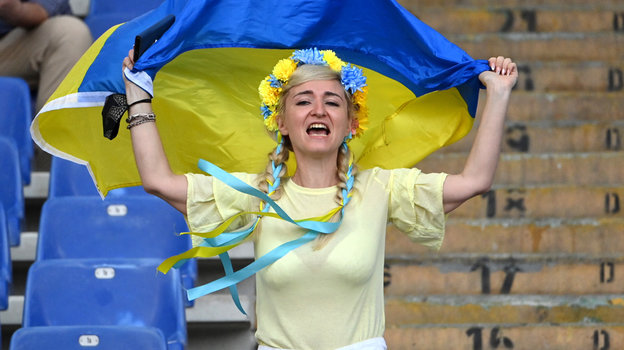 3 июля. Рим. Украина — Англия — 0:4. Украинская болельщица на матче.