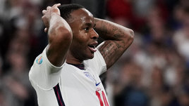 «Этот пенальти слишком дешевый». Реакция на падение Стерлинга и выход Англии в финал