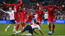 Почему назначен пенальти в пользу сборной Англии и почему не вмешался ВАР? Объясняет инспектор УЕФА