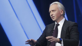 РФС в сложнейшей ситуации: отбор на ЧМ возобновится через полтора месяца, тренера сборной нет. Но Дюкову отступать некуда