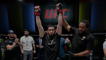 18 июля. Лас-Вегас. Ислам Махачев одержал победу над Тиаго Мойзесом в главном событии UFC Vegas 31.