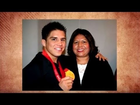 Генри Сехудо с мамой. Генри Сехудо с мамой.