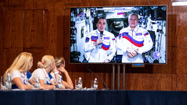 «Отомстите там за наших футболистов». Гандбольную сборную провожали в Токио даже космонавты