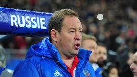 Романцев и Слуцкий разрывали в отборах, Газзаев не потянул. Как работали тренеры-совместители в сборной России