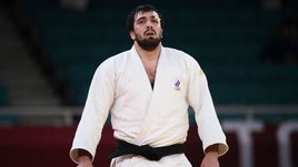 «Не сдержал эмоции, виноват». Российский дзюдоист выиграл бронзу и прослезился