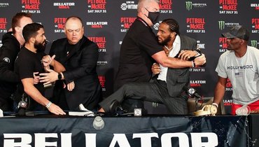 Стычка Патрисио Фрейре и Эй Джея Макки.