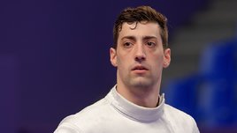 Розовые маски против негодяя. Фехтовальщики из США устроили публичную травлю своего товарища