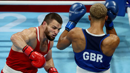 «Он убегал от меня, боялся». Российский боксер проиграл полуфинал Олимпиады и считает, что его засудили