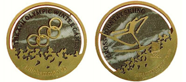 Медаль игр 1994 года в Альбервиле. Фото Olympics Медаль игр 1994 года в Альбервиле. Фото Olympics