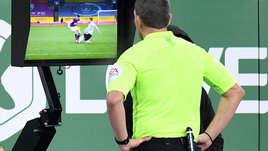 Трактовка офсайдов в пользу атаки, контакт между игроками — не повод для пенальти. Как будут судить в АПЛ в новом сезоне?