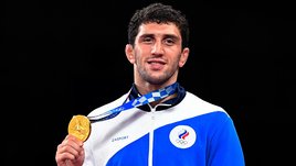 «Рад, что хоть какую-то пользу принес». Сидаков — о золоте Олимпиады, Джордане и милых японцах