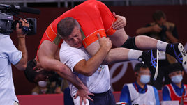 Садулаев — монстр. Но сборная России по борьбе впервые в истории не выиграла медальный зачет