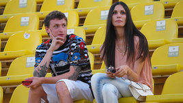 «Болельщики тебя за твой язык яйцами закидают». Мамаев судится с бывшей женой, хочет забрать дочь и требует алименты с супруги