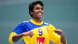 Она забивала женской сборной России на Евро-2018. А теперь будет играть против мужчин