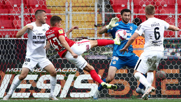 14 августа. Москва. «Спартак» — «Урал» — 1:0. 27-я минута. Роман Зобнин забивает победный гол.