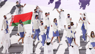 Спортсмены сборной Белоруссии на церемонии открытия Олиомпийских игр-2020.