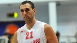 «Был не прав. Но тащить человека на капоте — неадекватно». Чемпион Европы нарушил правила и вступил в дорожный конфликт