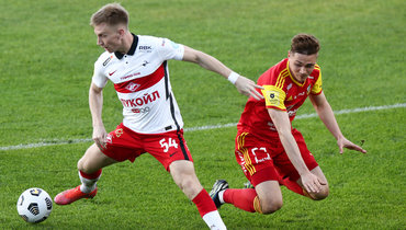 Наиль Умяров (слева).