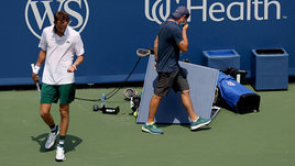 «Он просто подражает Джоковичу». Иностранцы — о сражении Медведева с камерой