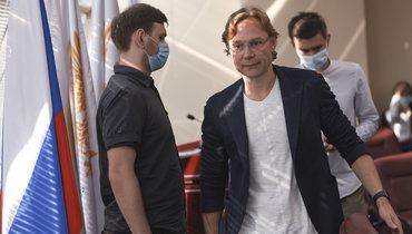 Валерий Карпин.