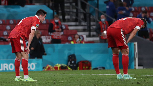 Футболисты сборной России после поражения от Дании на Евро-2020. Фото Александр Федоров, «СЭ» / Canon EOS-1D X Mark II Футболисты сборной России после поражения от Дании на Евро-2020. Фото Александр Федоров, «СЭ» / Canon EOS-1D X Mark II