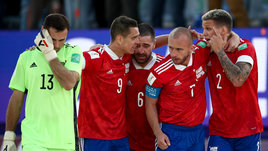 «Новиков играл с порванной связкой. Он должен был начать тренироваться только через месяц». Бухлицкий — о победе над Швейцарией в полуфинале ЧМ по пляжному футболу