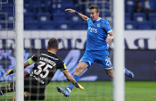 Денис Макаров атакует ворота Игоря Акинфеева. Фото Александр Федоров, «СЭ» / Canon EOS-1D X Mark II Денис Макаров атакует ворота Игоря Акинфеева. Фото Александр Федоров, «СЭ» / Canon EOS-1D X Mark II