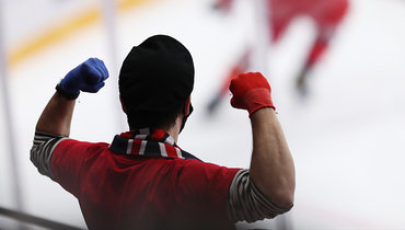 Болельщик на матче КХЛ.